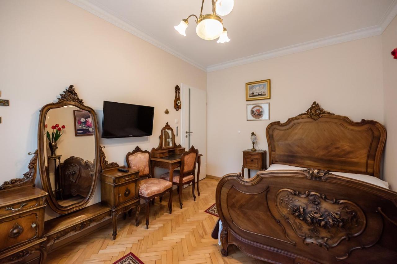 Downtown Antique Apartment Warsaw Exterior photo