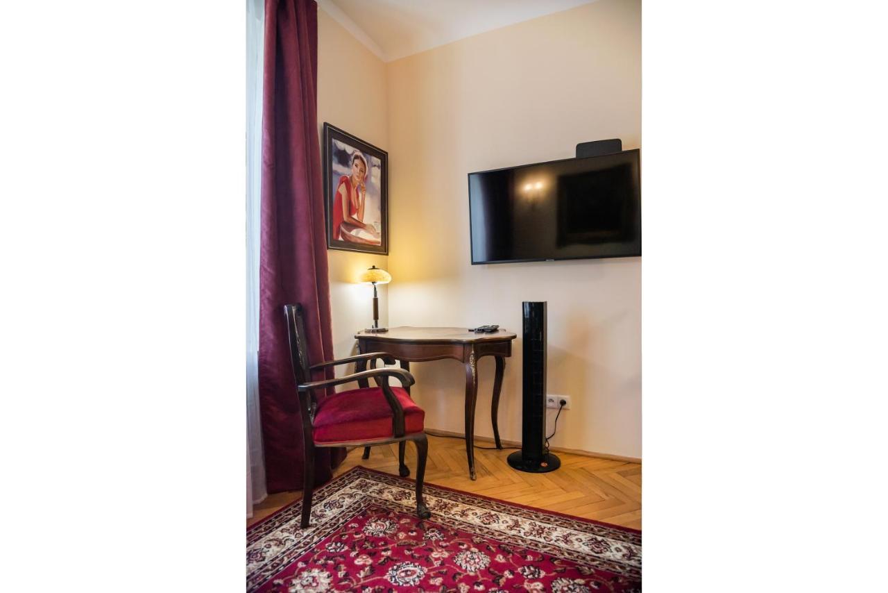 Downtown Antique Apartment Warsaw Exterior photo